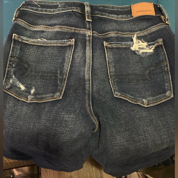 American eagle super hi rise distressed jegging jeans. Size 6. Medium wash. - Picture 5 of 5